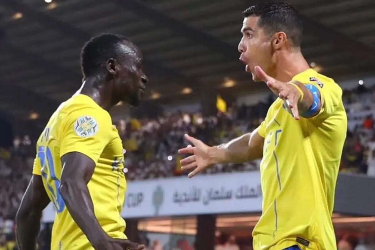 Ciuman Mesra Ronaldo ke Mane