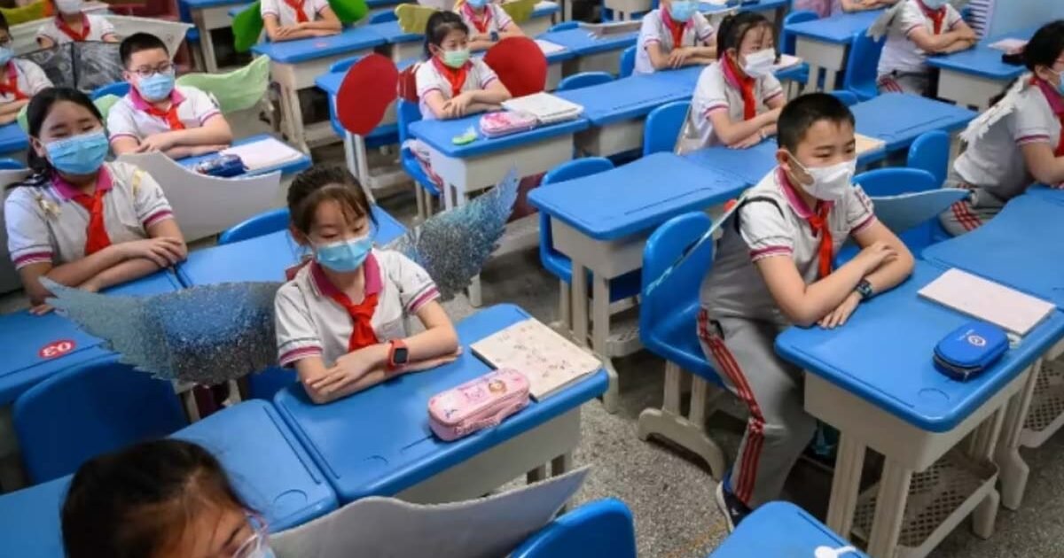 China Berlakukan Denda Bimbingan Belajar Ilegal