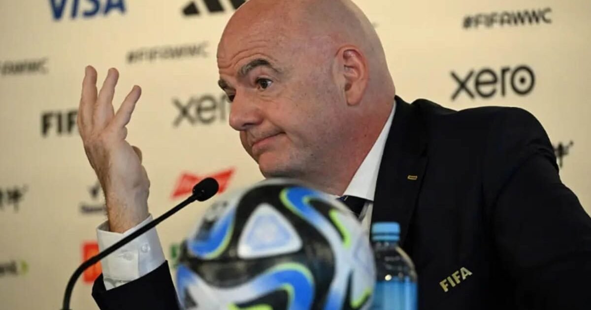 Gianni Infantino Beraksi di Stadion Cowboys