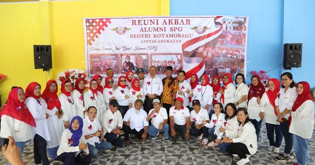 Asripan Nani Berbagi Kenangan di Reuni SPG Negeri Kotamobagu