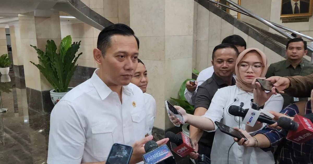 AHY Menemani Jokowi Resmikan Bendungan Lolak