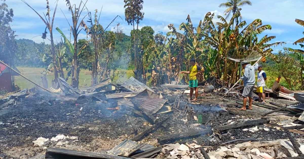Rumah Hangus di Desa Suka Makmur