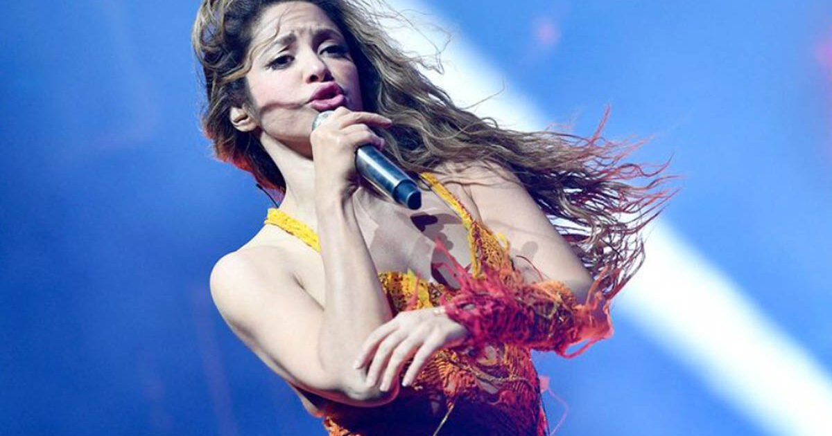 Shakira Mempesona di Coachella