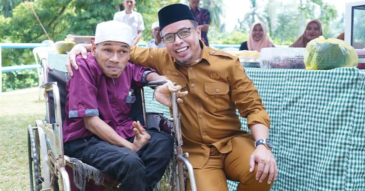 Sirajudin Lasena Mewarnai Hari Raya Ketupat