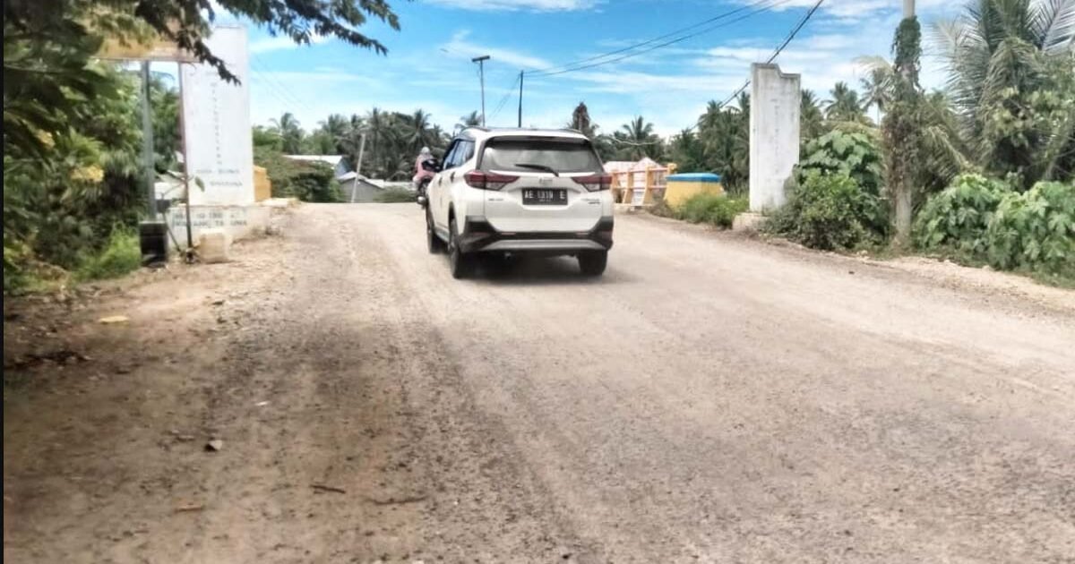 Debu Proyek Jalan di Bintauna