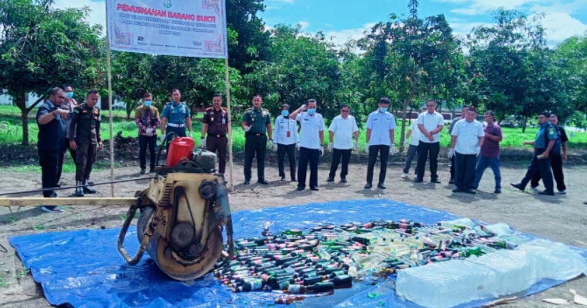 Kejari Gorontalo Musnahkan Barang Bukti Kriminal