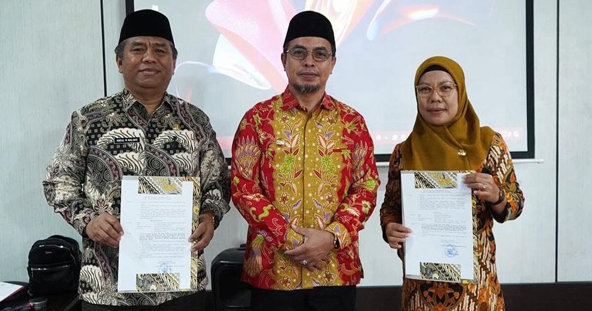 Sirajudin Lasena Serahkan SK PLH Sekretaris Daerah