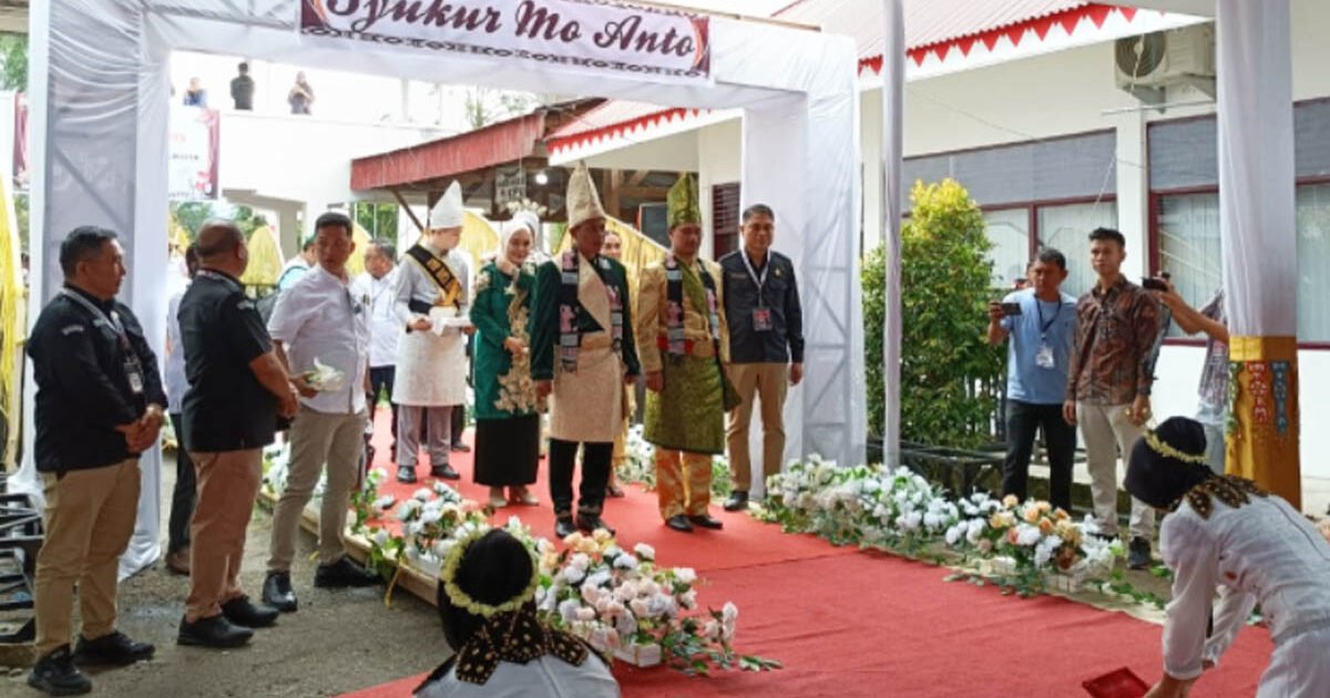 Pendaftaran Calon Walikota Wenny Gaib dan Rendy Mangkat