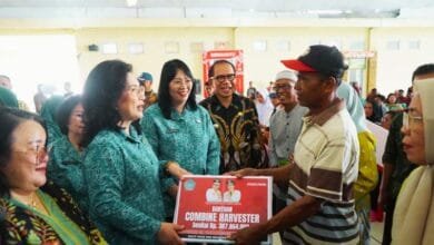 Ketua TP-PKK Sulut Serahkan Bantuan