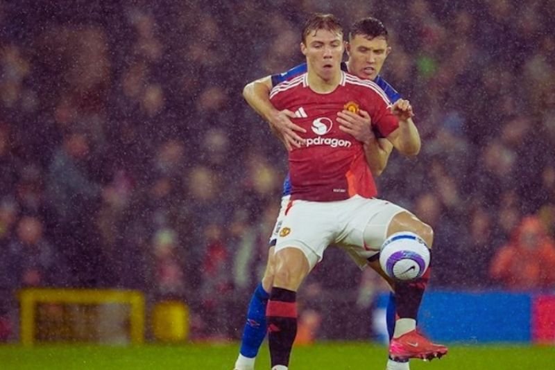 Manchester United Tundukkan Ipswich