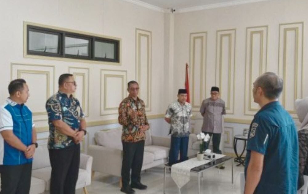 Bupati Oskar Bongkar Kabinet