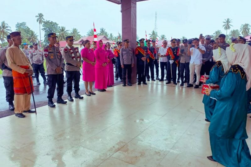 Polres Boltim Sambut Kapolres Golfried Hasiholan