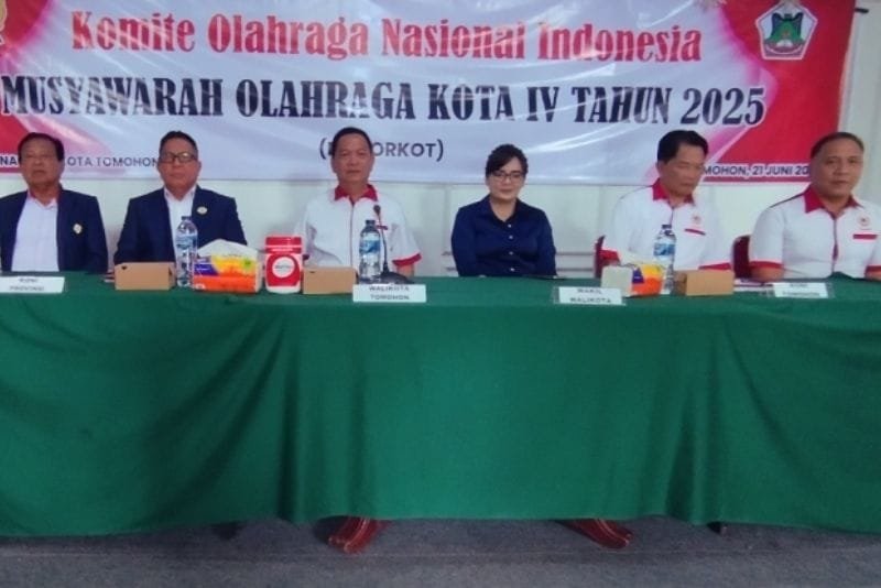 Caroll Senduk Ketua KONI Tomohon