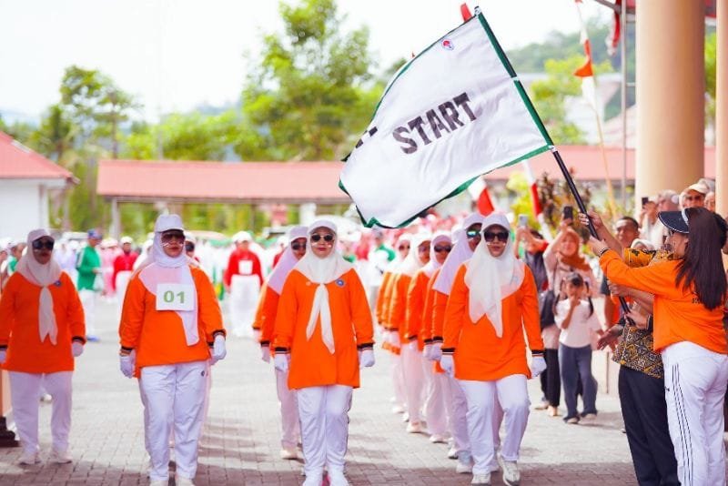 lomba gerak jalan PKK Bolmong