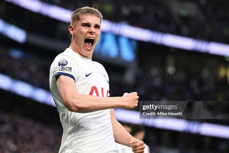 Real Madrid incar Micky van de Ven