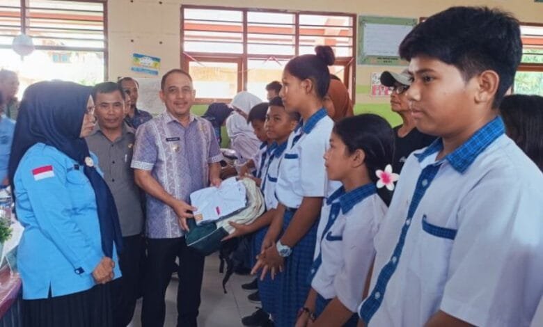 Bantuan perlengkapan sekolah Bolmong