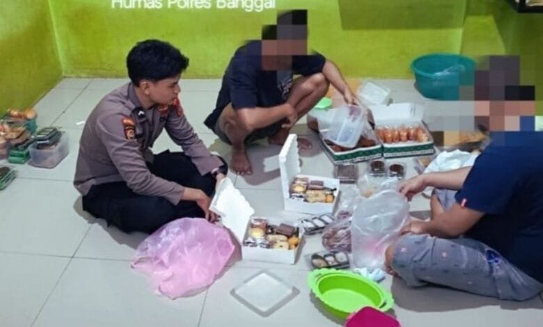 Pembagian takjil Ramadan Polres Banggai