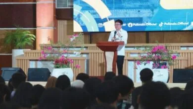 Kuliah umum Andrei Angouw di Polimdo