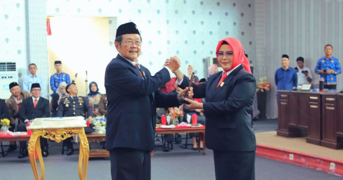 Dewi Zandra Astuti Mondo Ketua DPRD